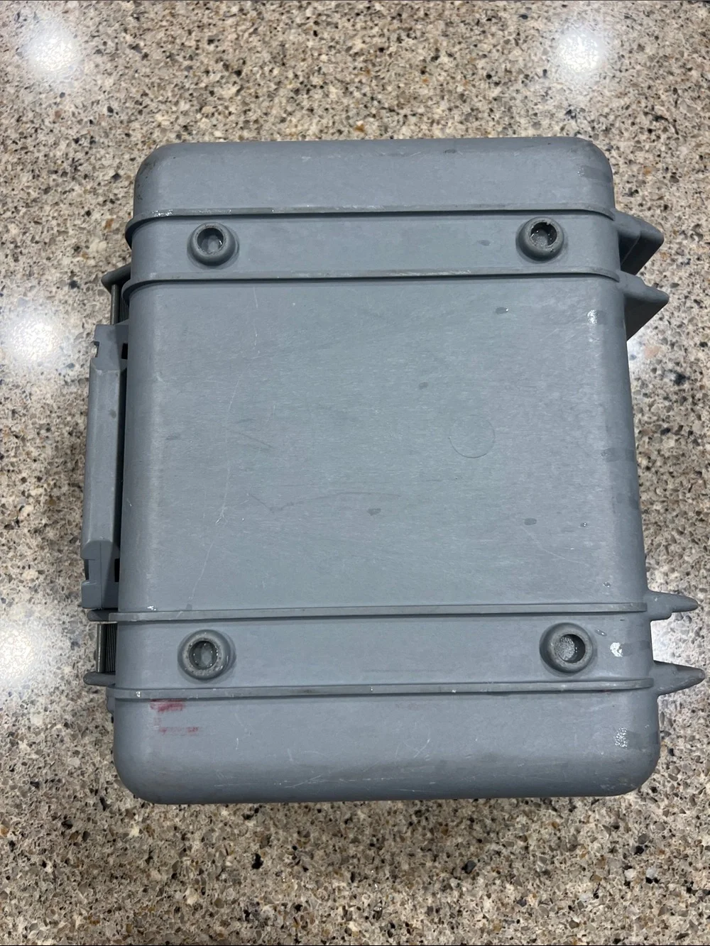 1400 Protective pelican Case in Light Gray used z15